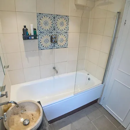 Bright Cozy Garden Retreat W Fast Wifi & 5Min To Tube Subway Metro & Close To Park & Street Parking P4P London Exterior photo