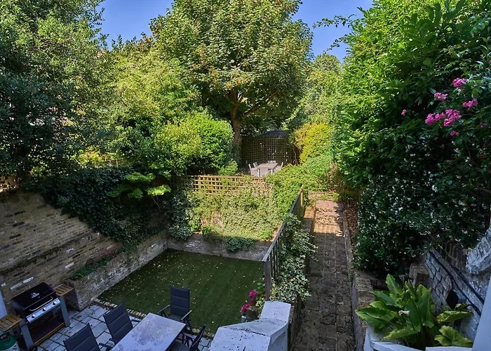 Bright Cozy Garden Retreat W Fast Wifi & 5Min To Tube Subway Metro & Close To Park & Street Parking P4P