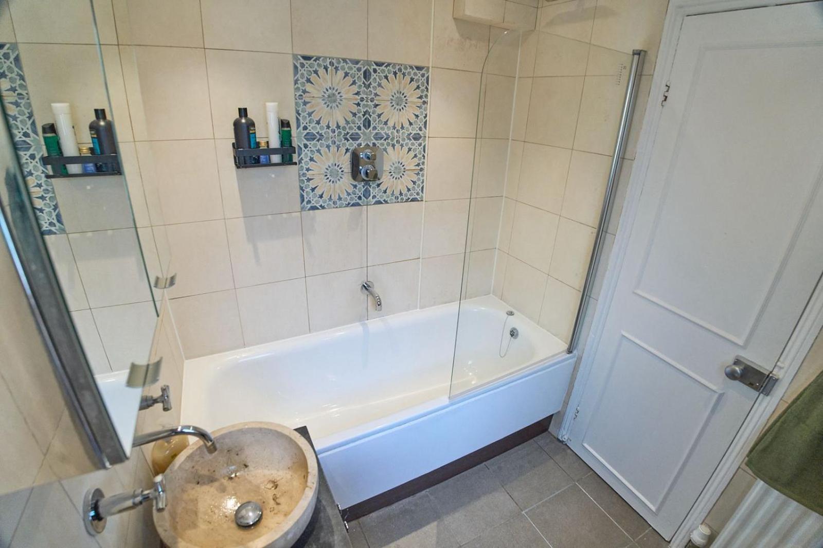 Bright Cozy Garden Retreat W Fast Wifi & 5min To Tube Subway Metro & Close To Park & Street Parking P4p Appartamento *